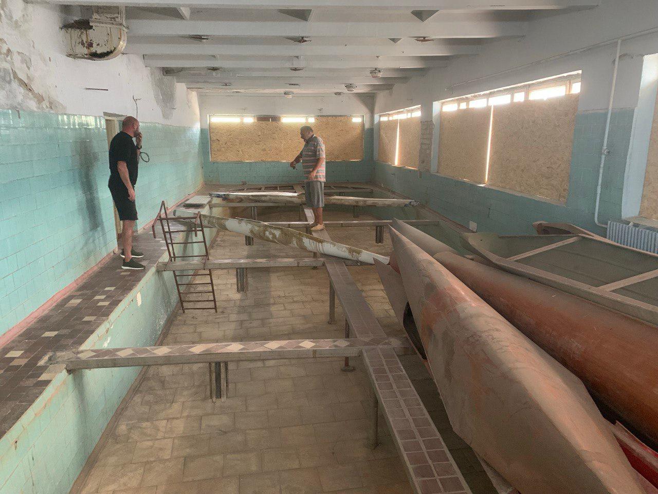 Inspecting old boats